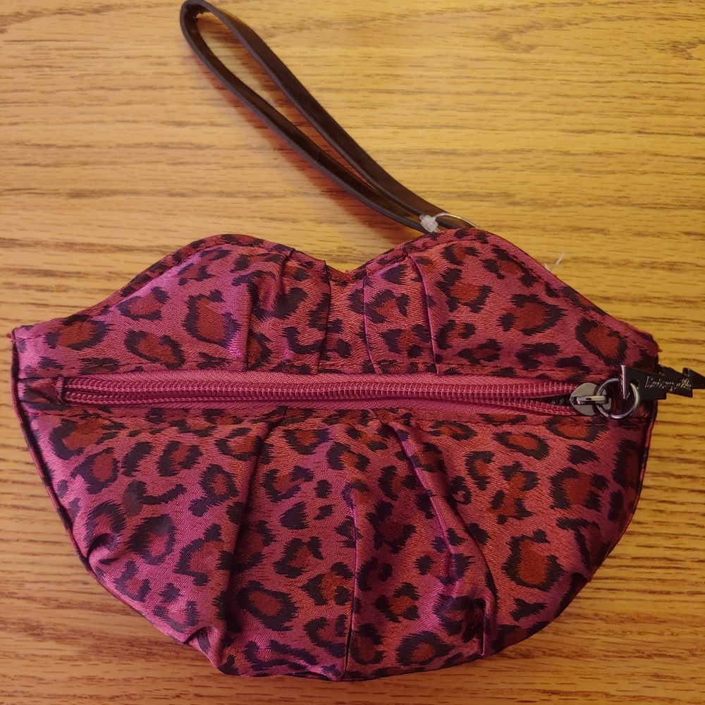 Betseyville by Betsey Johnson mini puse